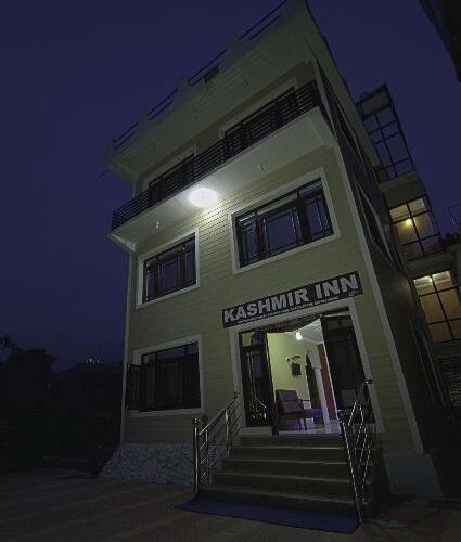 Kashmir Holiday Inn, Srinagar 3